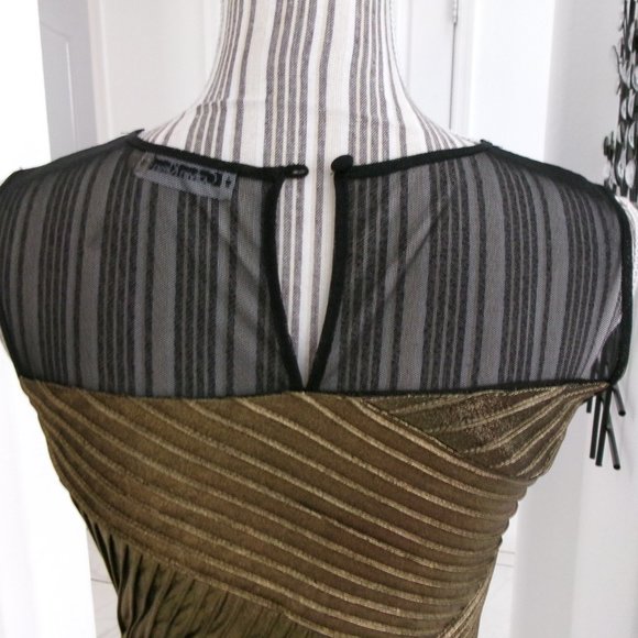 Brand New Calvin Klein Gold Metallic Fitted Sleeveless Party Dress Shimmery 4 - Picture 11 of 12
